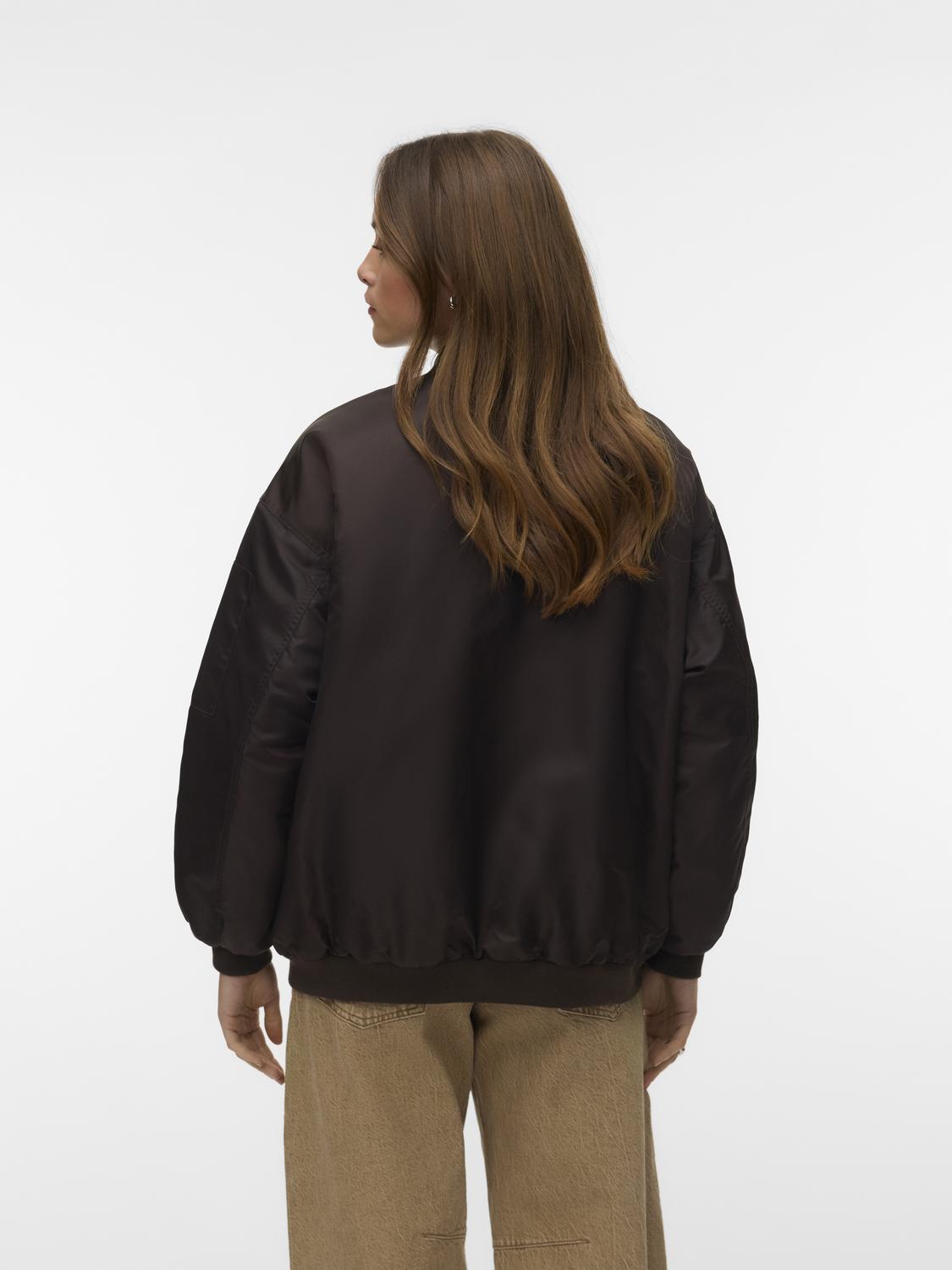 model_shot-back